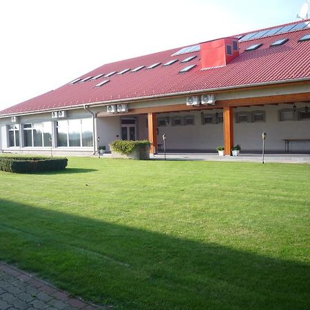 Aero Hotel & Etterem Jakabszallas Экстерьер фото