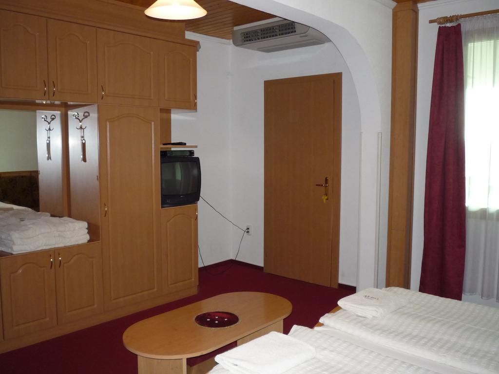 Aero Hotel & Etterem Jakabszallas Экстерьер фото